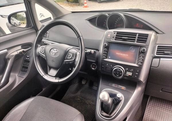 Toyota Verso cena 43500 przebieg: 96000, rok produkcji 2016 z Gliwice małe 79
